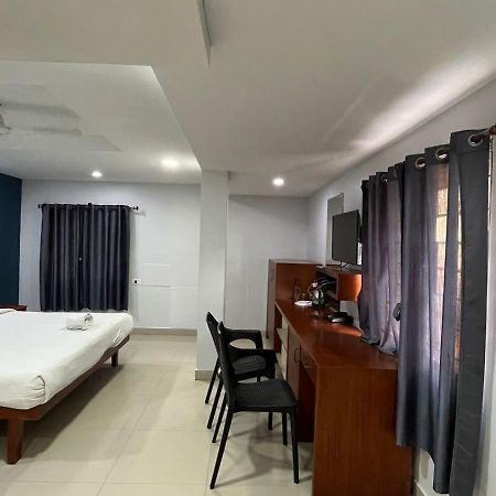 The Reach Hotel Kochi Екстериор снимка